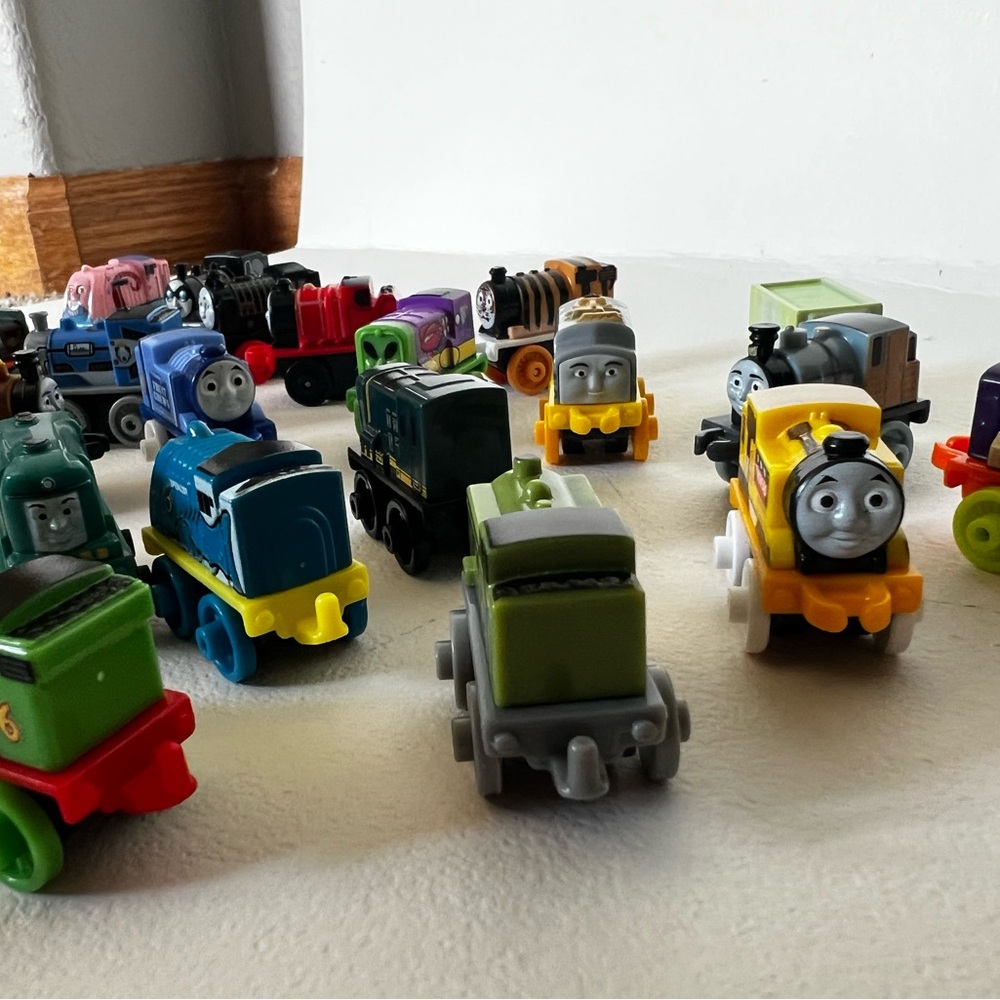 20 Thomas & Friends Mini Train Collection - Picture 5 of 5